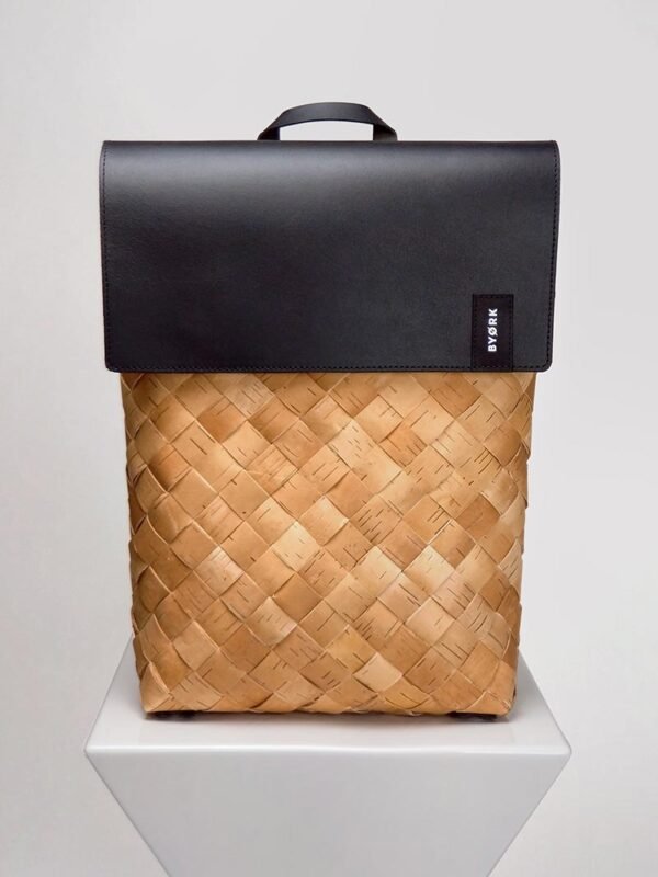 byork-J7Dl7cA5lmg-unsplash Mochila